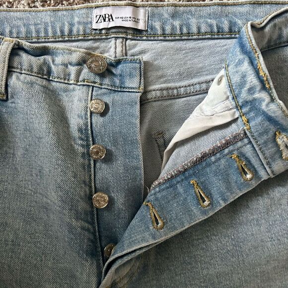 Zara Women’s Light Wash Denim Button Fly Jeans Size 10 Jagged Hem - Picture 6 of 11